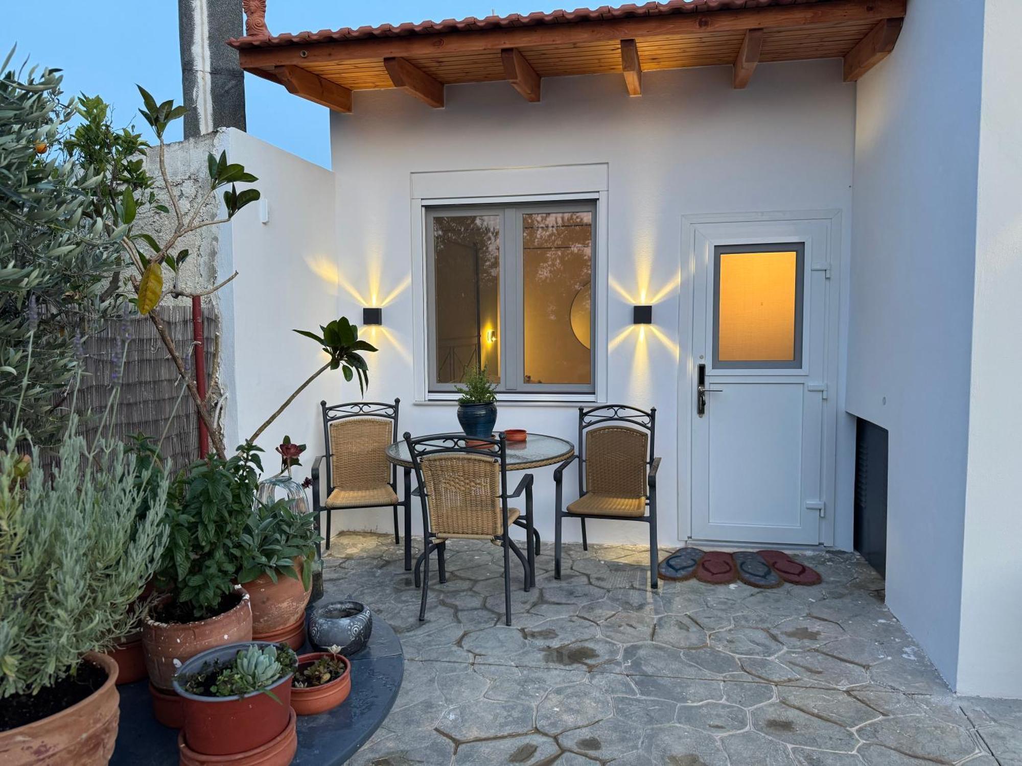 Secret Garden Airport-Beach Villas 300M From Famous Davis Beach Artemida  Exterior photo